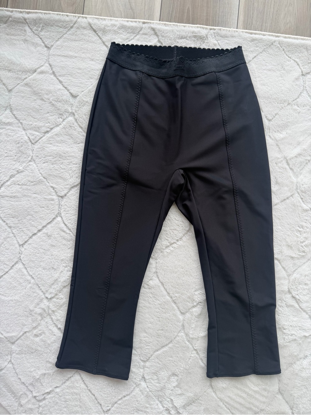 Skims  Black Stretch Capri Leggings